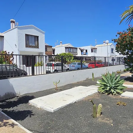 Happy - Shared Pool And Near The By Lanzarote * Puerto del Carmen (Lanzarote)