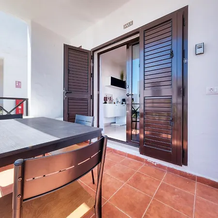 Happy - Shared Pool And Near The By Lanzarote Feriehus *
