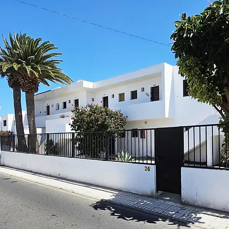 Happy - Shared Pool And Near The By Lanzarote Feriehus Puerto del Carmen (Lanzarote)