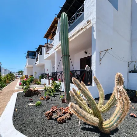 Happy - Shared Pool And Near The By Lanzarote Puerto del Carmen (Lanzarote)