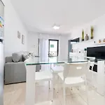 Semesterbostad Happy - Shared Pool And Near The By Lanzarote *