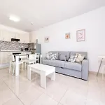 Happy - Shared Pool And Near The By Lanzarote Semesterbostad *