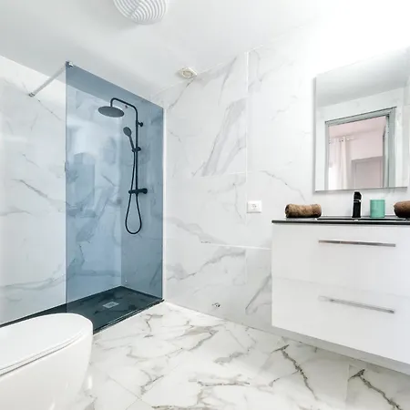 Happy - Shared Pool And Near The By Lanzarote Puerto del Carmen (Lanzarote)