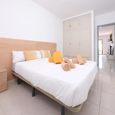 Happy - Shared Pool And Near The By Lanzarote Puerto del Carmen (Lanzarote)