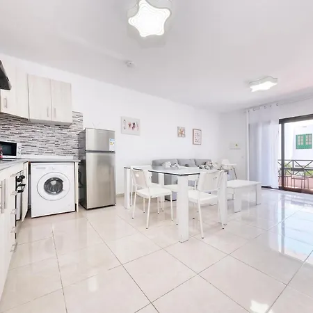 Happy - Shared Pool And Near The By Lanzarote