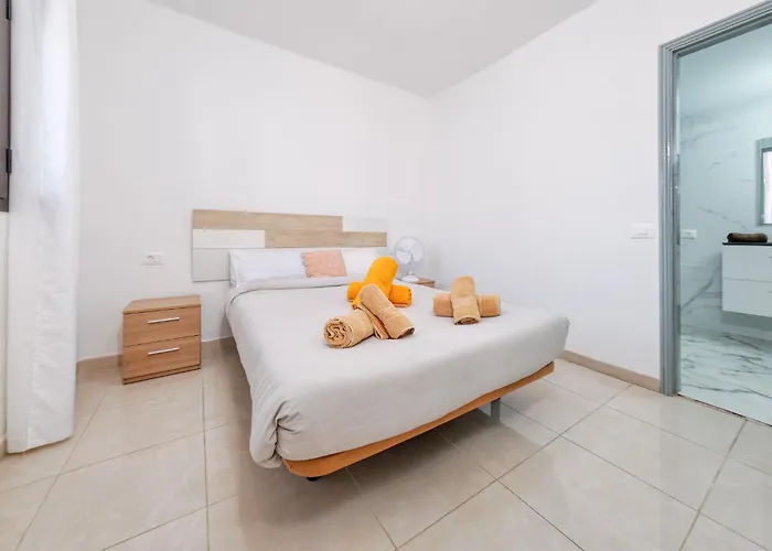 Casa de Férias Happy - Shared Pool And Near The By Lanzarote Puerto del Carmen (Lanzarote)